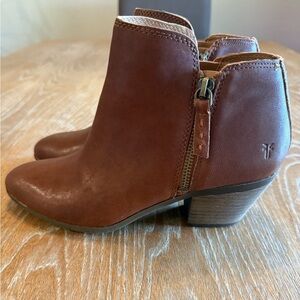 FRYE Judith Brown Leather Side Zipper Ankle Bootie Boots Women’s Size 8